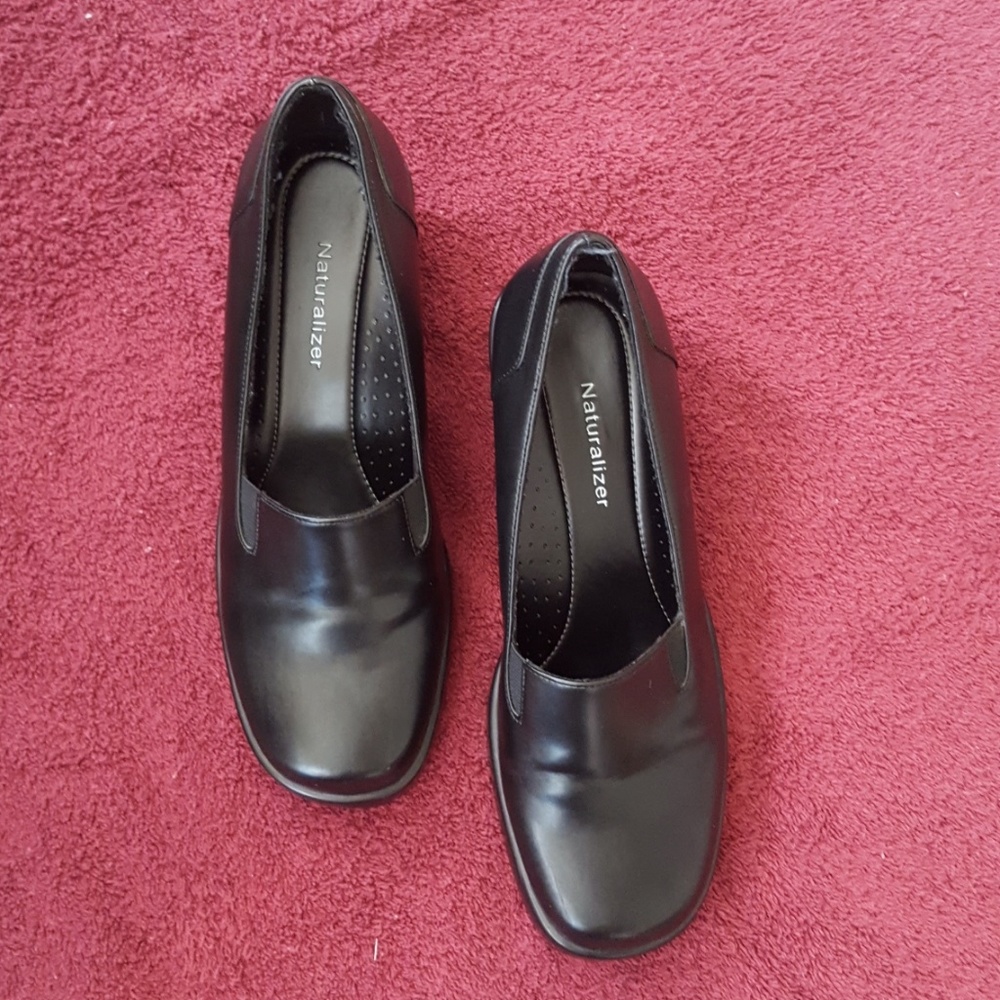 Like new Naturalizer black dress shoes, size 7